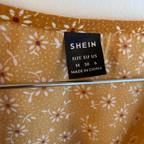 Women's Mustard Floral Crop Top Size Medium Yellow Gold Bow Tie Front Feminine - Picture 2 of 4